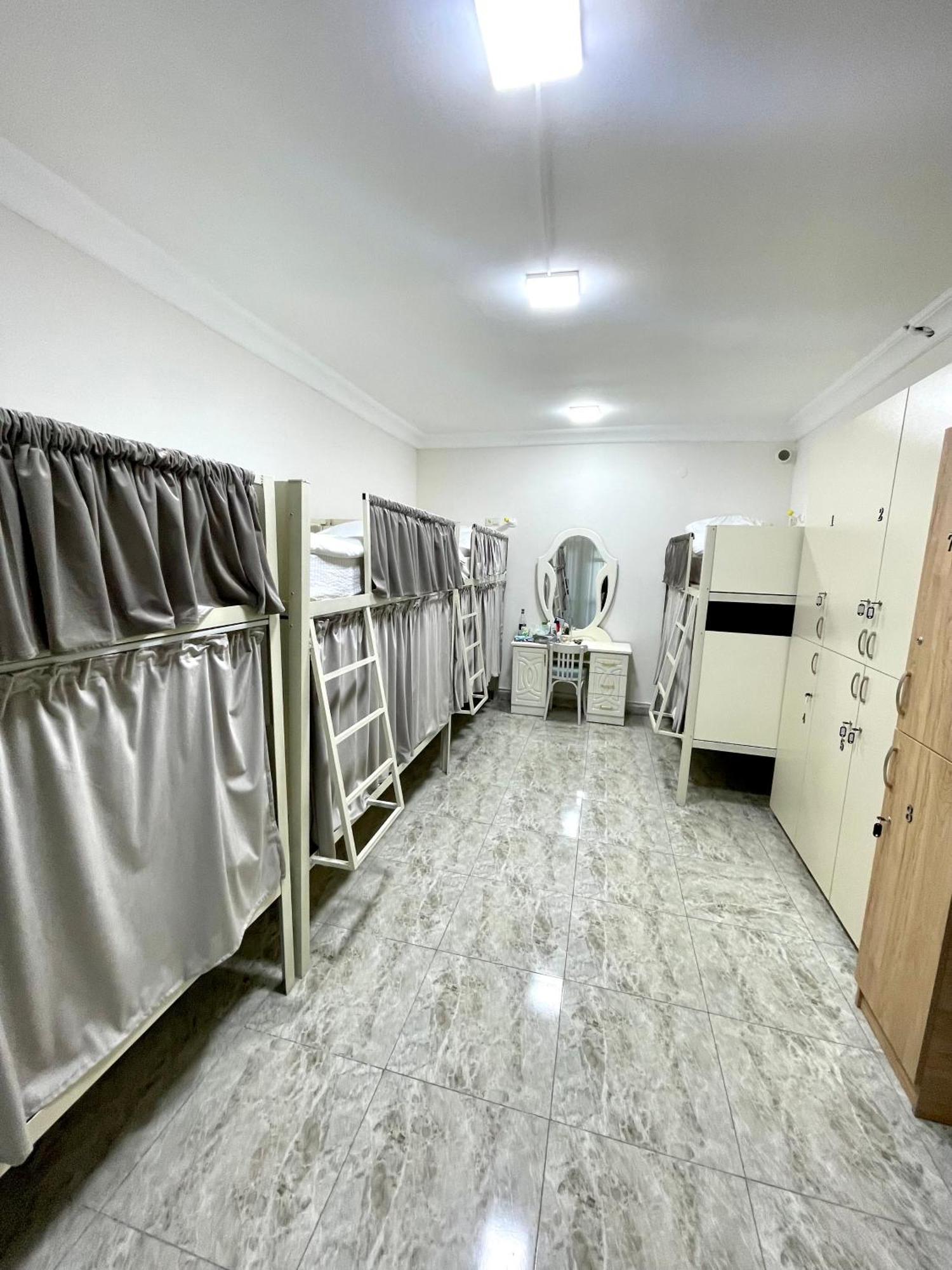 Santorini Hotel & Hostel エレバン エクステリア 写真