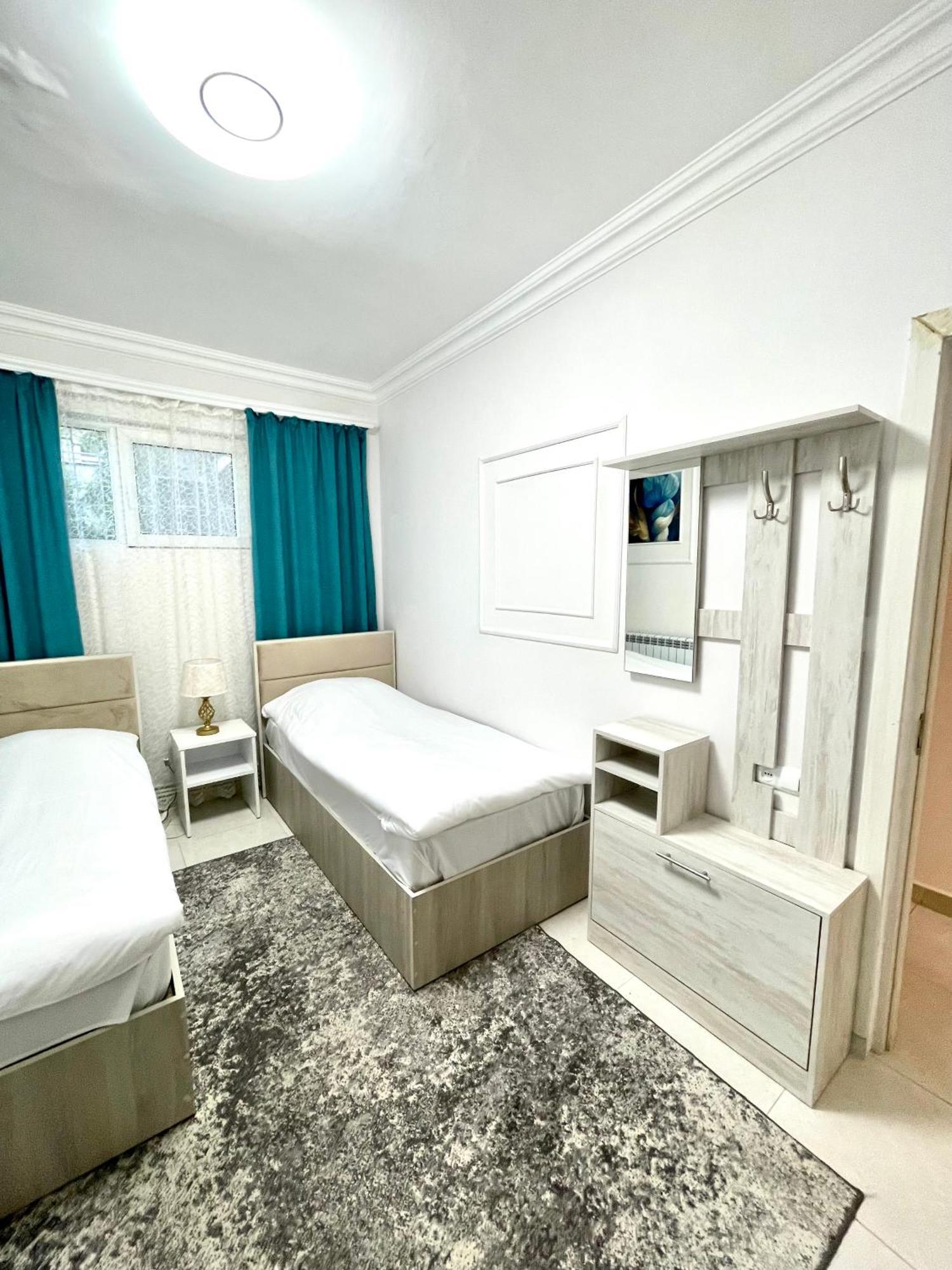 Santorini Hotel & Hostel エレバン エクステリア 写真