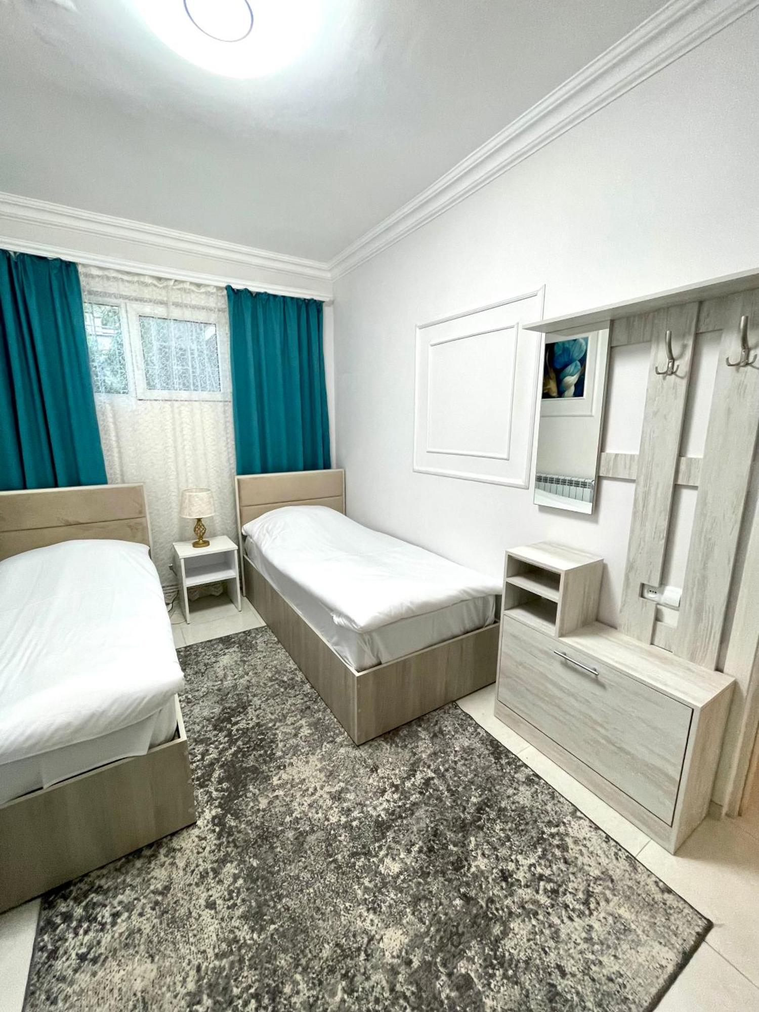 Santorini Hotel & Hostel エレバン エクステリア 写真