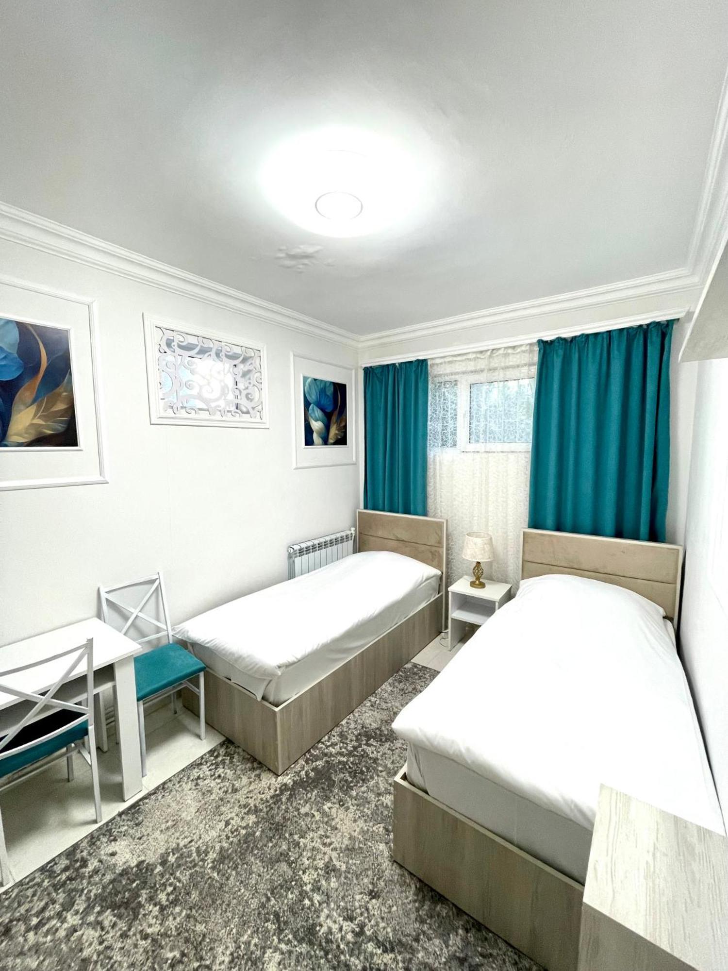 Santorini Hotel & Hostel エレバン エクステリア 写真
